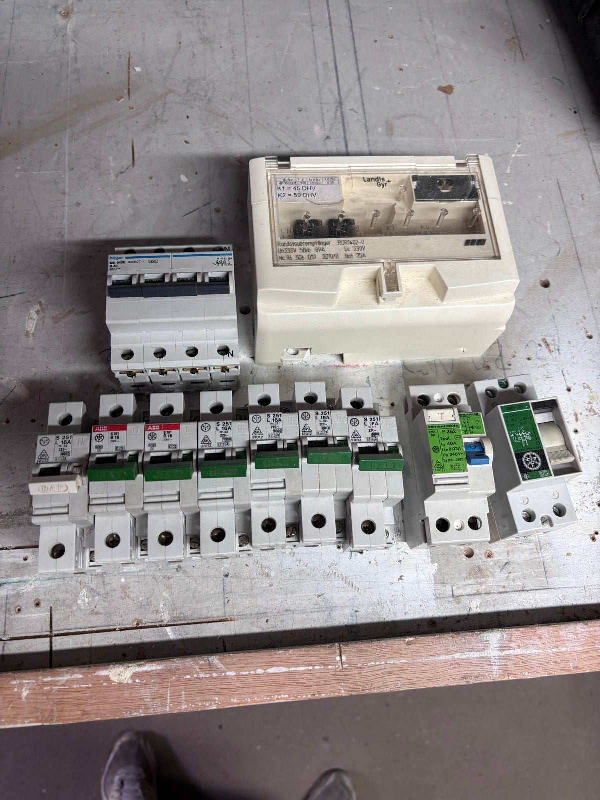 Diverse elektrische componenten: aardlekschakelaars, automat, Ophalen of Verzenden, Gebruikt, ABB, Aardlekschakelaar