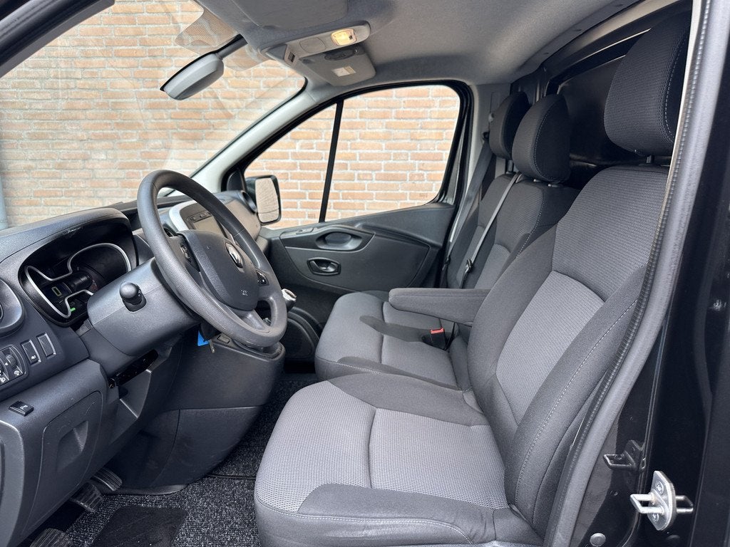 Renault Trafic 2.0dCi 120PK Black Edition / Navigatie / Crui, Auto's, Voorwielaandrijving, Stof, Gebruikt, Renault