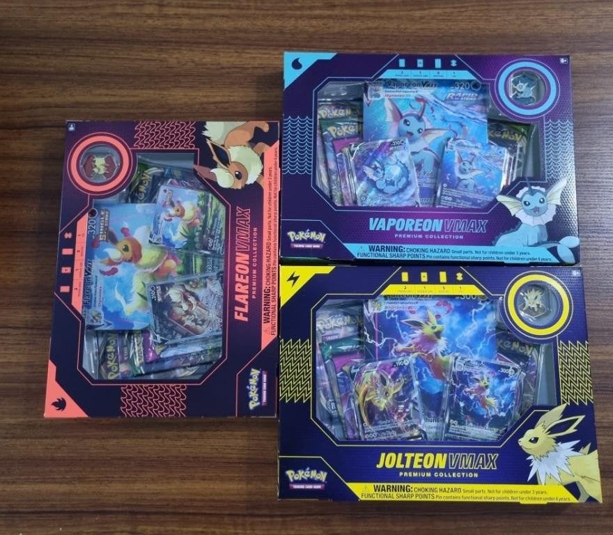 Eeveelution Vmax Premium Collection Box Set, Ophalen of Verzenden, Nieuw, Boosterbox, Foil