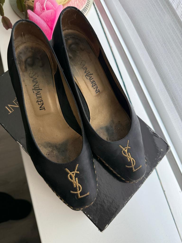 YSL Schoenen Maat 37 - Zwart met Gouden Details, Ophalen of Verzenden, Gedragen, Zwart, Schoenen met lage hakken