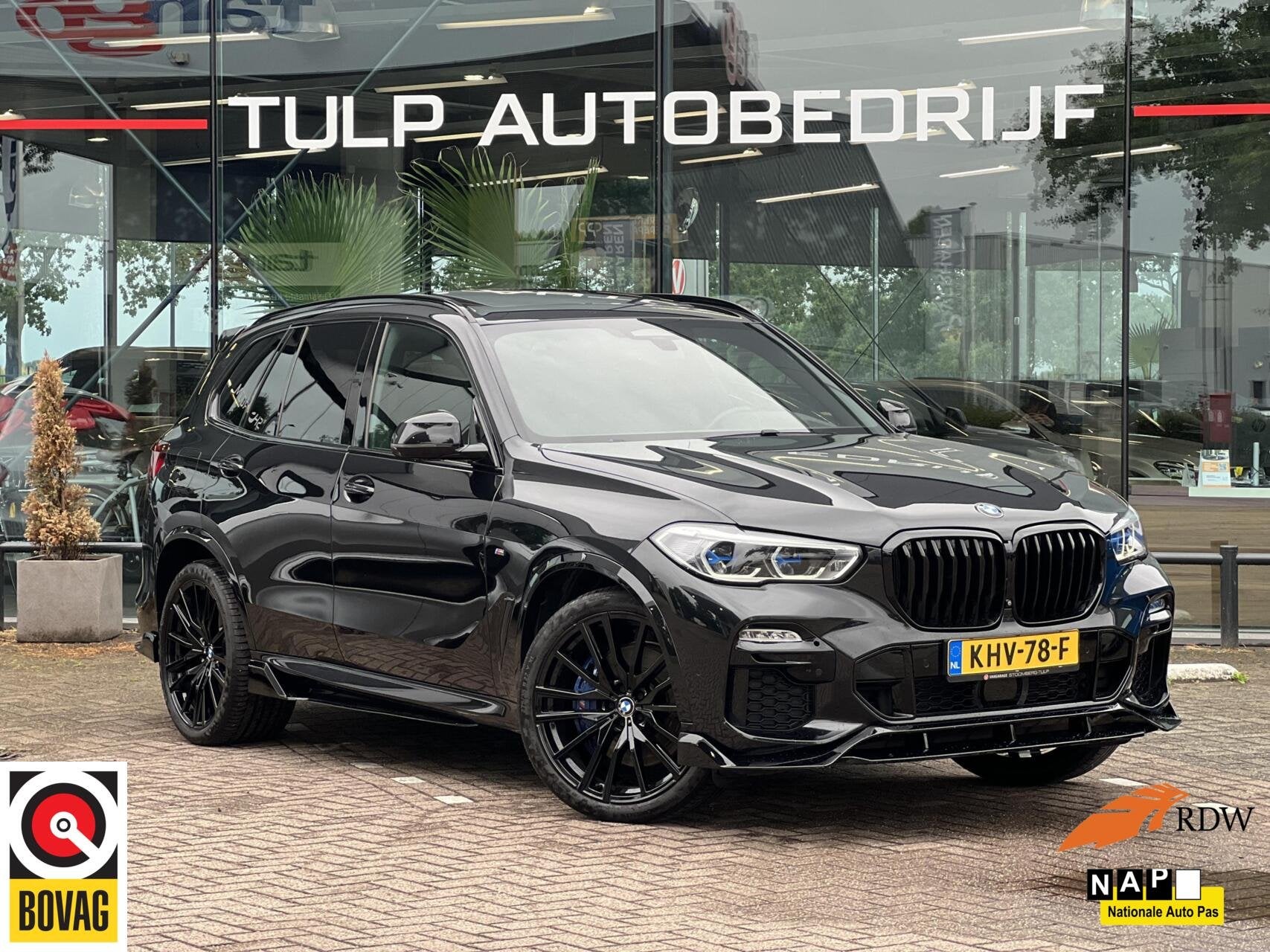 BMW X5 xDrive45e M-SPORT HUD AERO SFEER PANO H&K LASER 360, Automaat, Gebruikt, 394 pk, Zwart