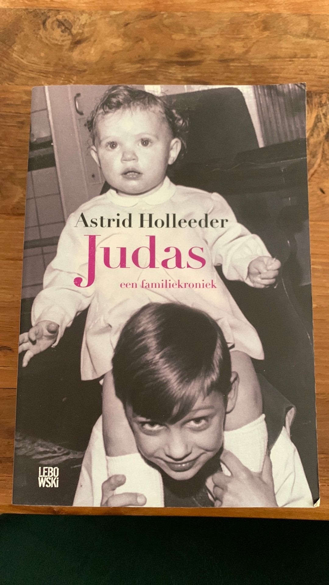 Boek Astrid Holleeder “Judas”, Ophalen, Zo goed als nieuw