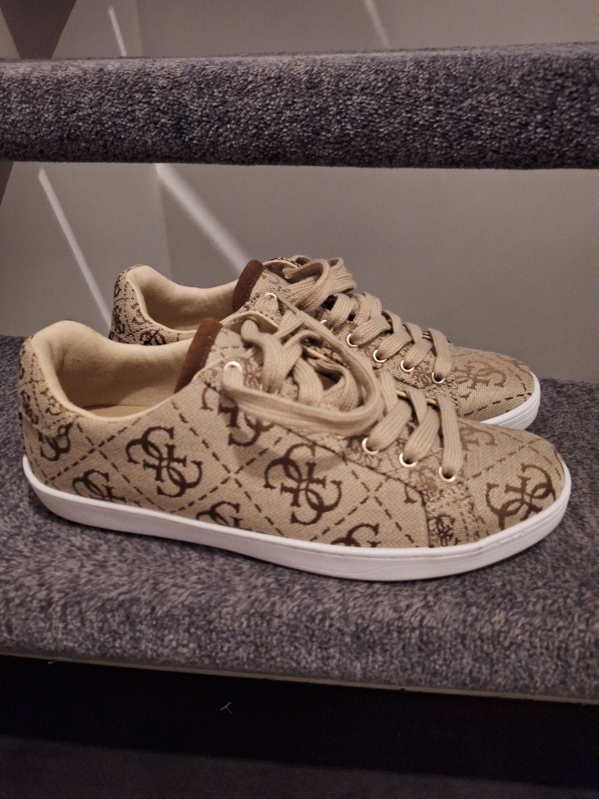 Nieuwe Guess sneakers maat 40, Guess, Ophalen of Verzenden, Nieuw, Sneakers of Gympen