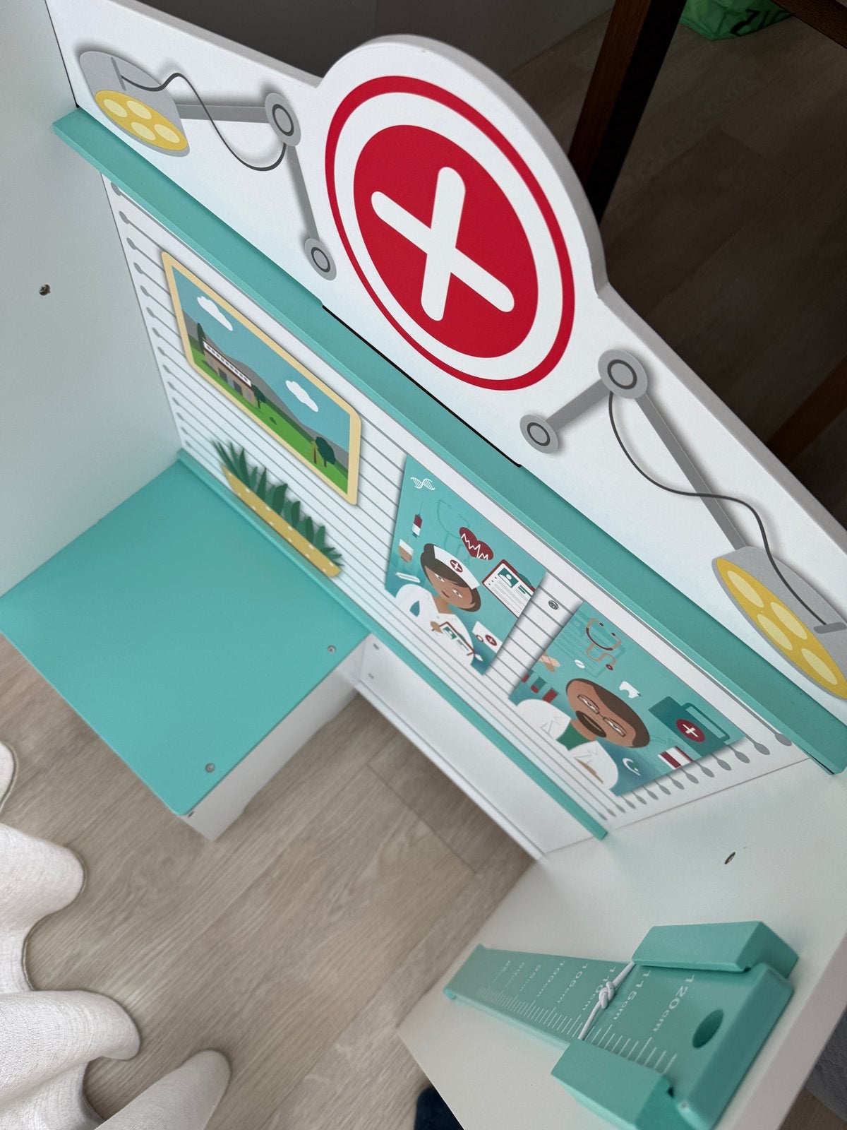 Houten Doktersbankje / Speelziekenhuis voor Kinderen, Ophalen, Zo goed als nieuw, Jongen of Meisje