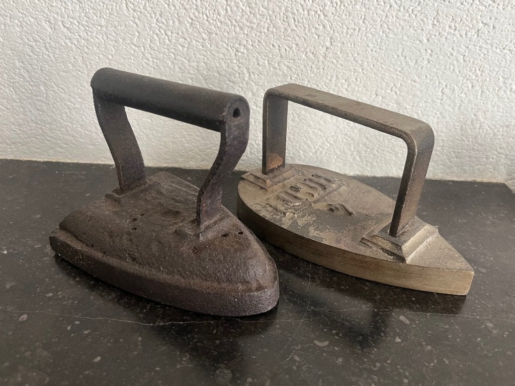 2 antieke strijkijzers, Ophalen of Verzenden