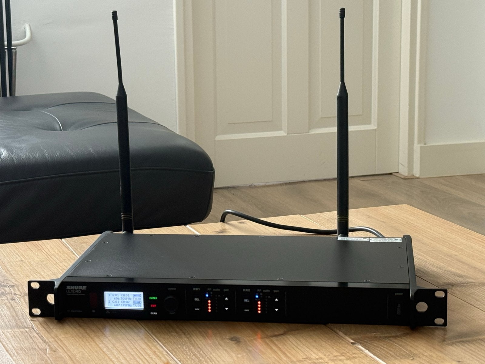Shure ULXD4D Digitale Draadloze Ontvanger met 2 Microfoons, Muziek en Instrumenten, Ophalen of Verzenden, Zo goed als nieuw, Zangmicrofoon