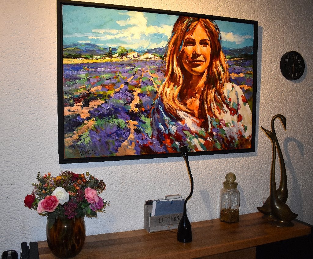 Henri Hess (1950) GROOT schilderij, dame in lavendelveld., Acrylverf, Doek, Realistisch, Bijzondere lijst