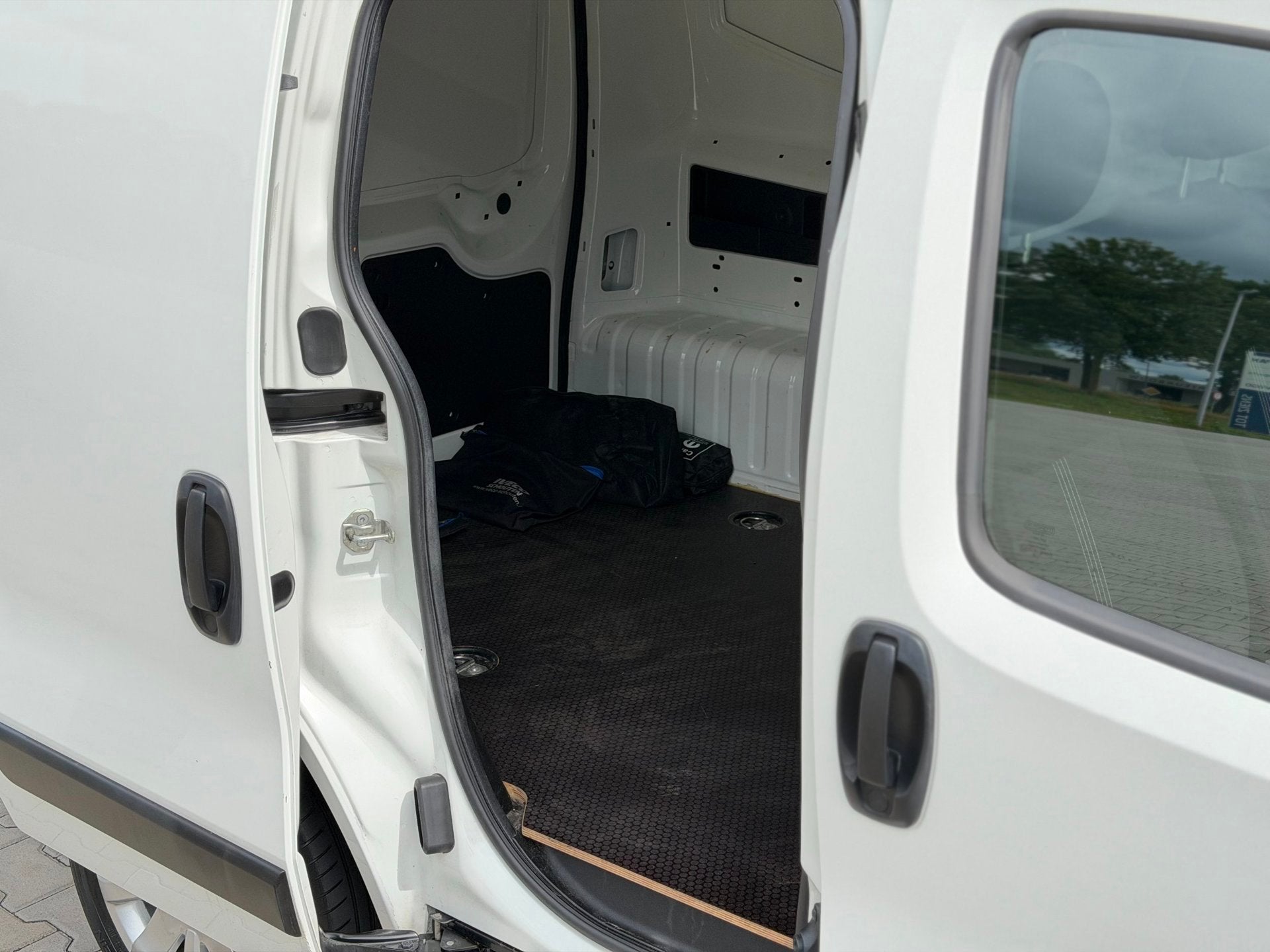 Fiat Fiorino 1.3 MJ | BTW | AIRCO | SCHUIFDEUR |, Auto's, Bestelauto's, Voorwielaandrijving, Stof, Gebruikt, 400 kg