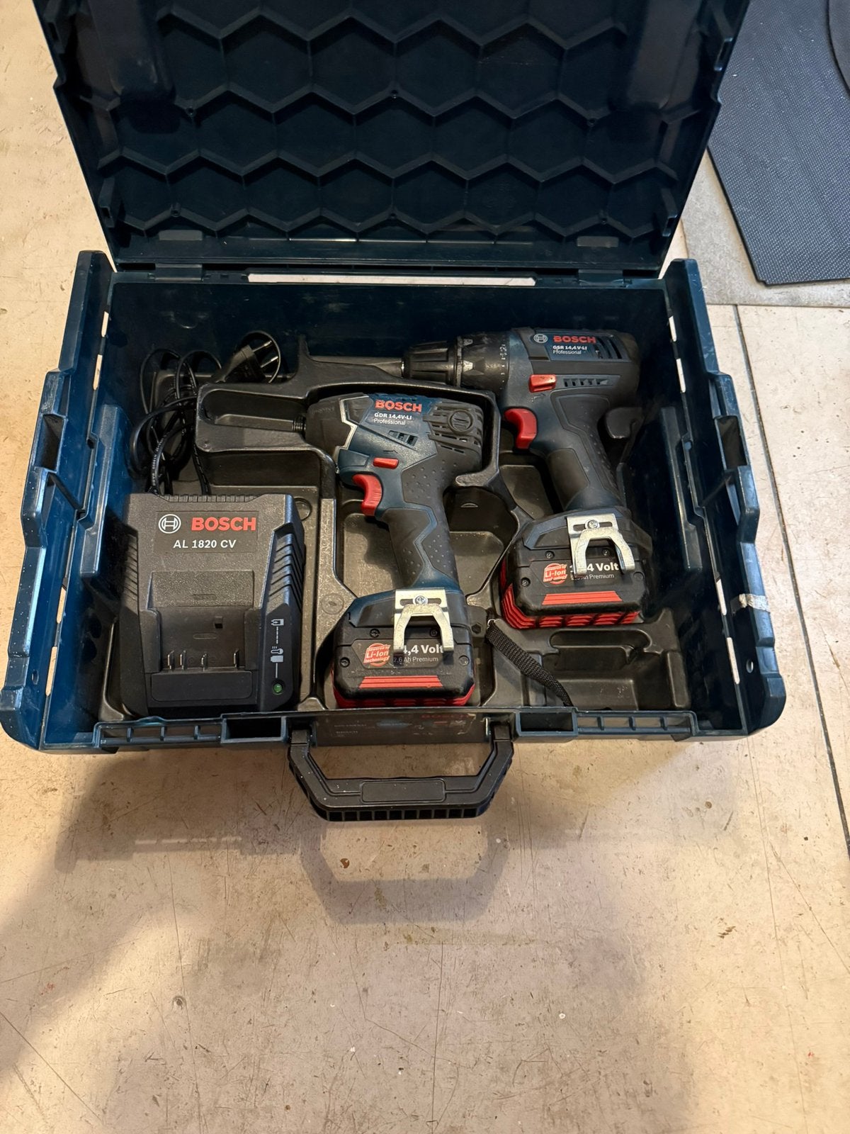 Bosch professional boormachine en een slagmoersleutel, Ophalen, Gebruikt, Variabele snelheid, Boor- en Schroefmachine