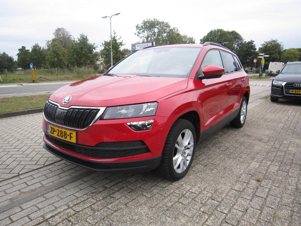 Skoda Karoq 1.0 TSI Aut Ambition Business Navi Cam metallic, Auto's, Stof, Gebruikt, 1261 kg, 116 pk