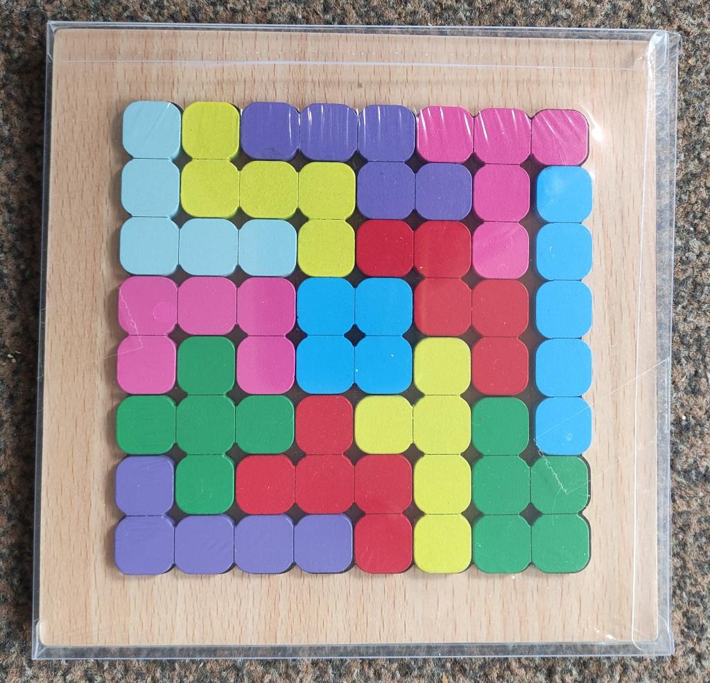 houten kleurige puzzel met 13 delen. breinbreker xcxc, Hobby en Vrije tijd, Denksport en Puzzels, Ophalen of Verzenden, Minder dan 500 stukjes