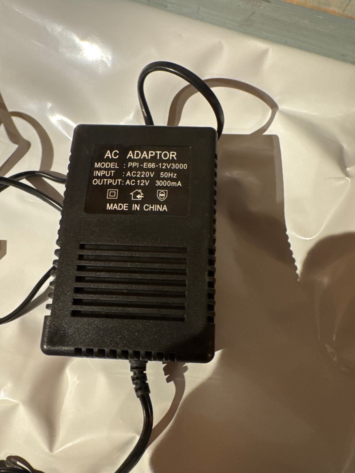 Nieuwe AC Adaptor 220V naar 12V - Meerdere op voorraad, Ophalen, Nieuw
