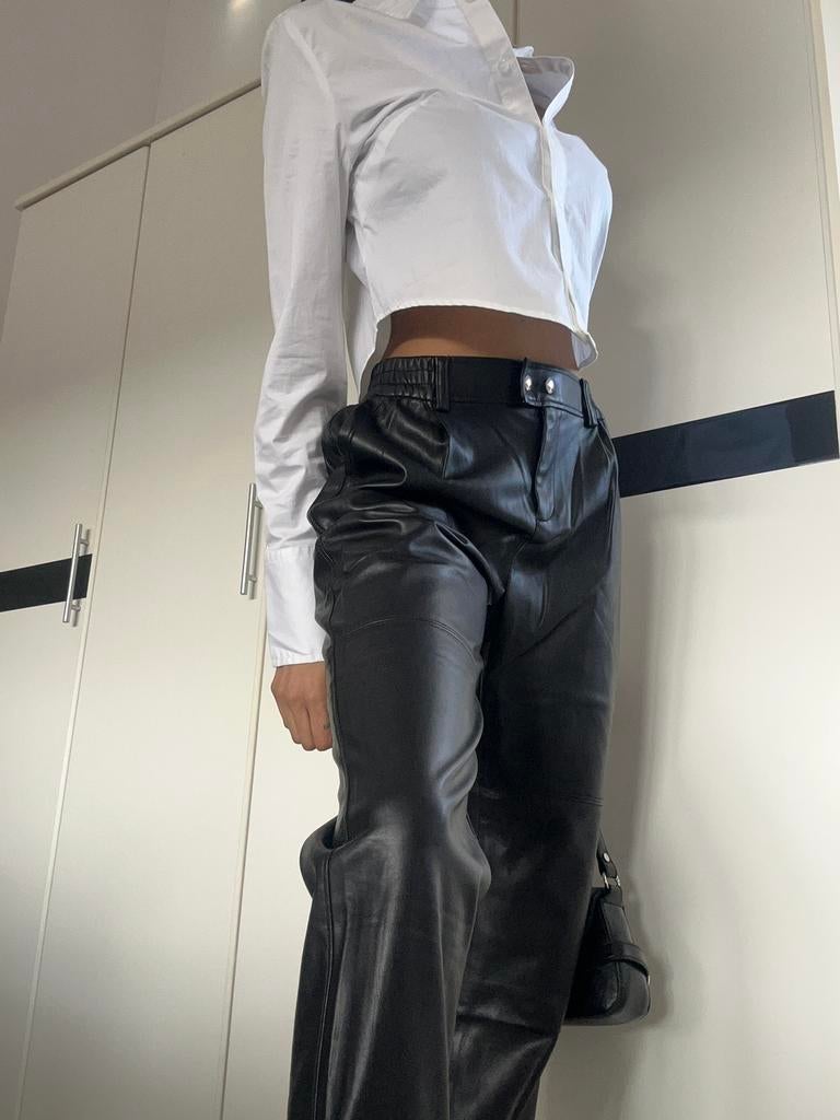 Zwarte imitatieleer (faux leather) broek, Kleding | Dames, Broeken en Pantalons, Zwart, Ophalen of Verzenden, Zo goed als nieuw