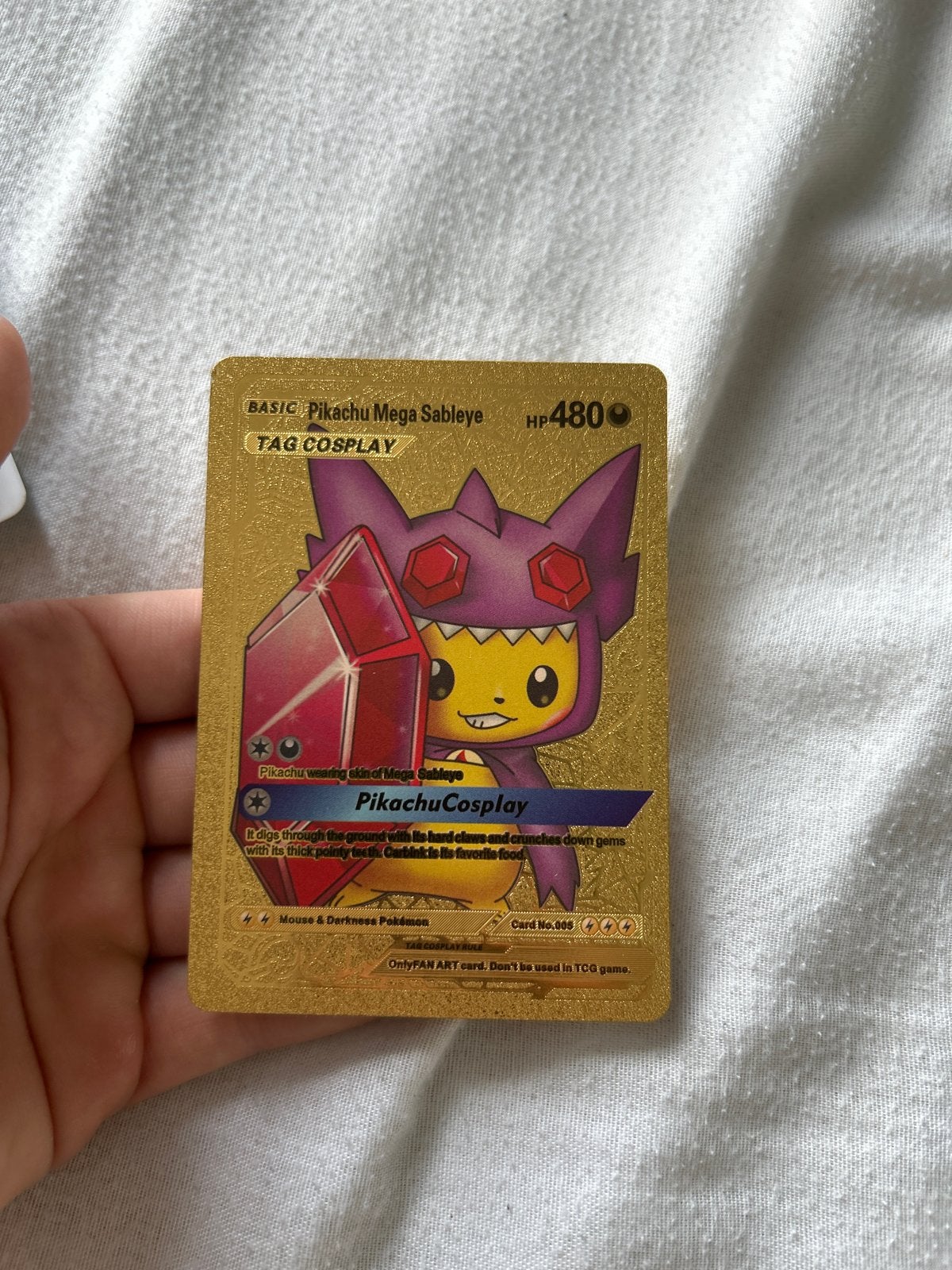 Gouden Pikachu Mega Sableye Cosplay Pokémon Kaart, Ophalen of Verzenden, Zo goed als nieuw, Losse kaart, Foil