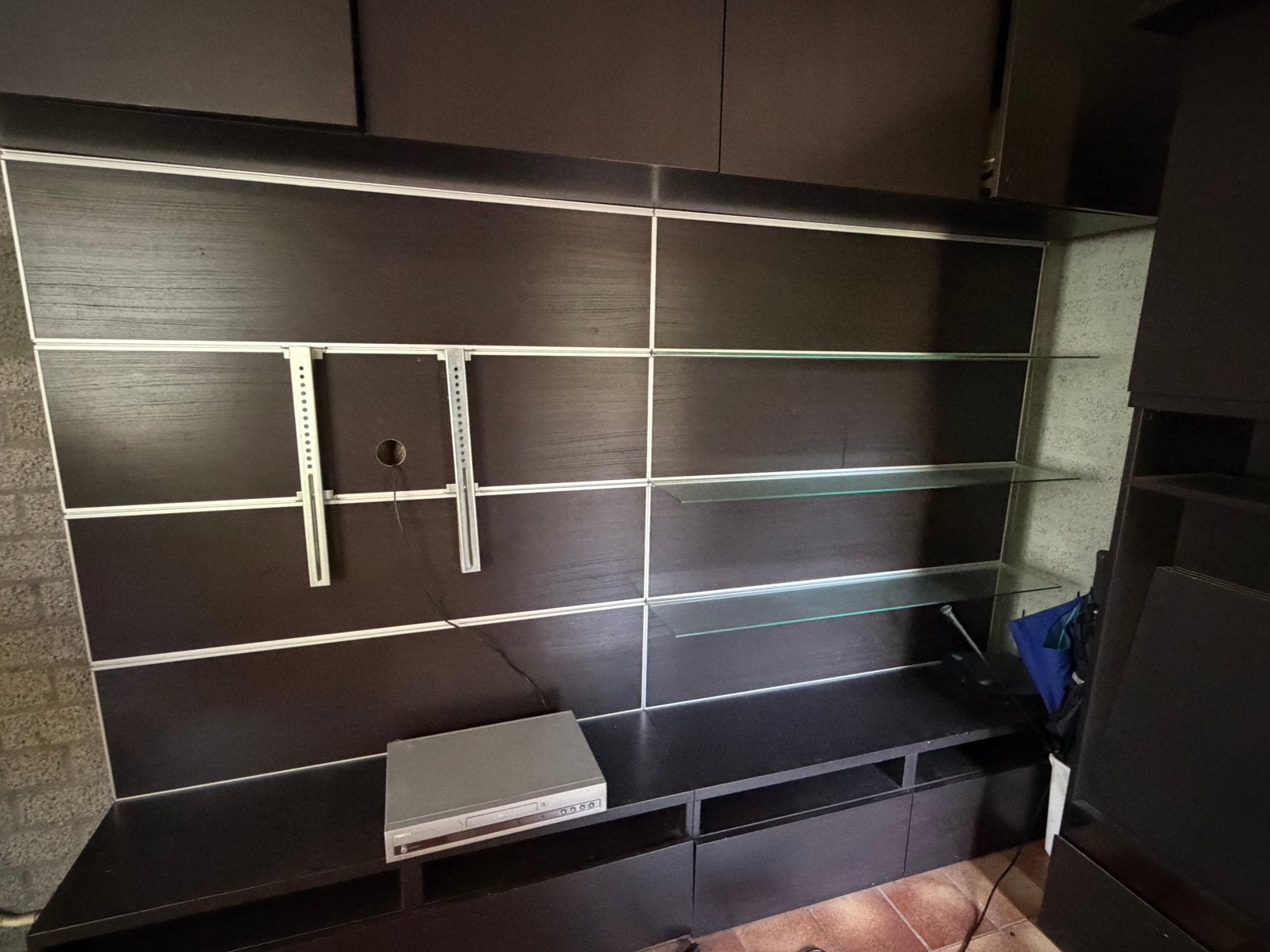 Ikea Besta Tv systeemkast tv meubel en achterwand GRATIS, Huis en Inrichting, Kasten | Televisiemeubels, Ophalen, Zo goed als nieuw