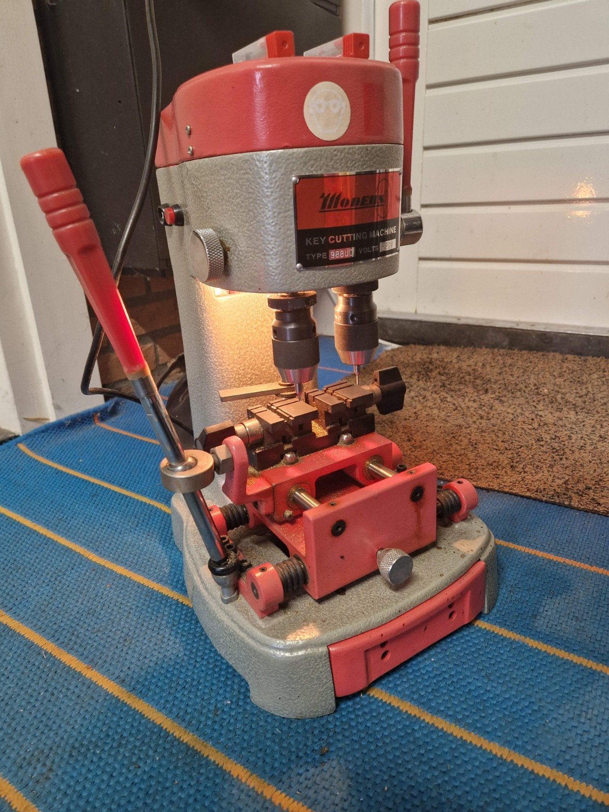 Sleutelmachine - Modern Key Cutting Machine, Ophalen