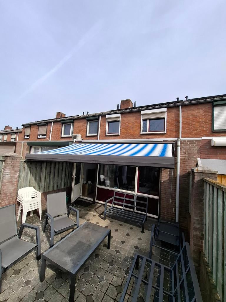 Knikarm zonnescherm handmatig - 4,25m breed, 2,50m diep, Ophalen, Gebruikt, Minder dan 250 cm, 150 tot 300 cm