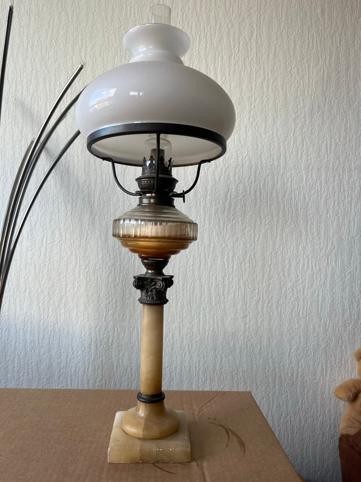 Antieke olielamp met marmeren voet, Ophalen