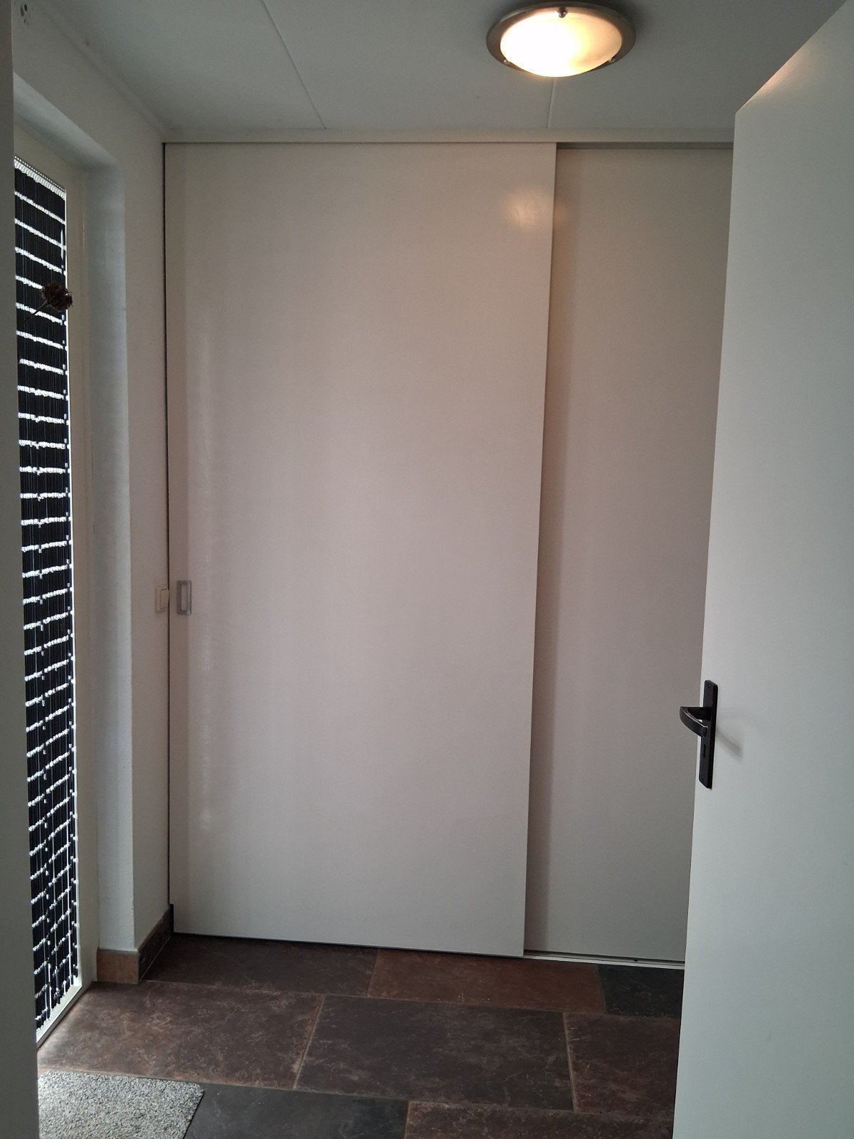 Inbouwkast met 2 schuifdeuren en planken deurpanelen, Ophalen, Modern en functioneel, Gebruikt, 100 tot 150 cm