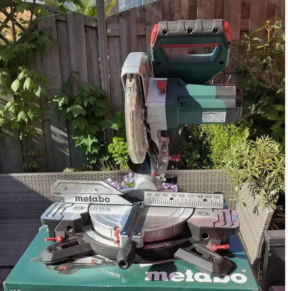 Metabo Afkortzaag KS 216 M - Zo goed als nieuw, Doe-het-zelf en Verbouw, Gereedschap | Zaagmachines, Ophalen of Verzenden