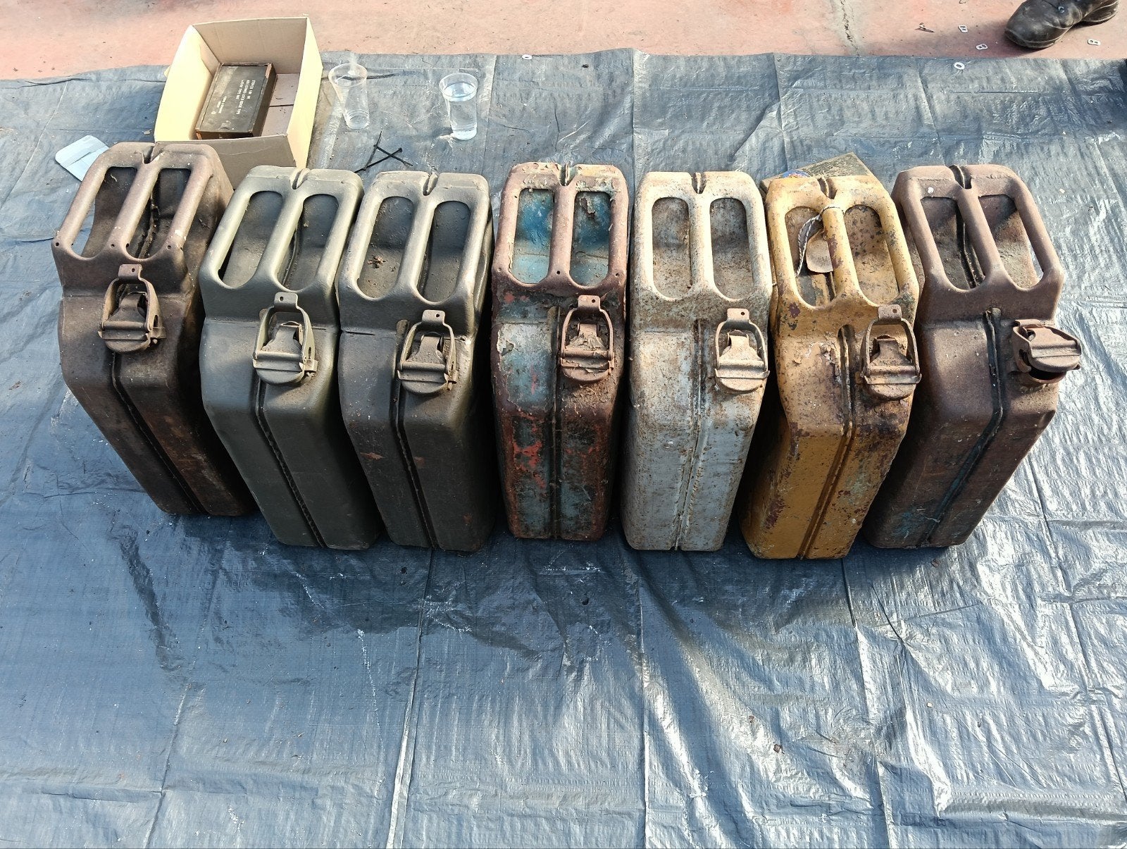 WW2 ORIGINAL water/benzine cans, Ophalen, Nederland