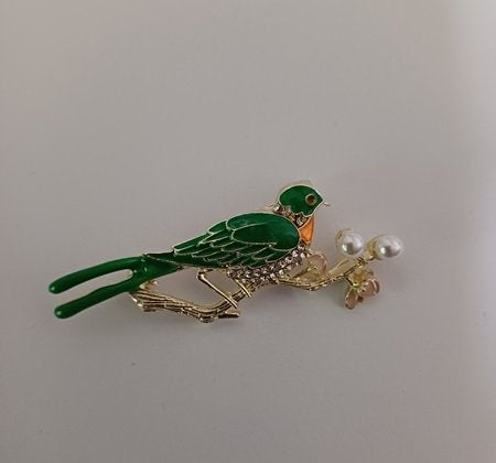Goudkleurige broche vogel groen op tak 2 pareltjes, Verzenden, Nieuw, Groen, Overige materialen