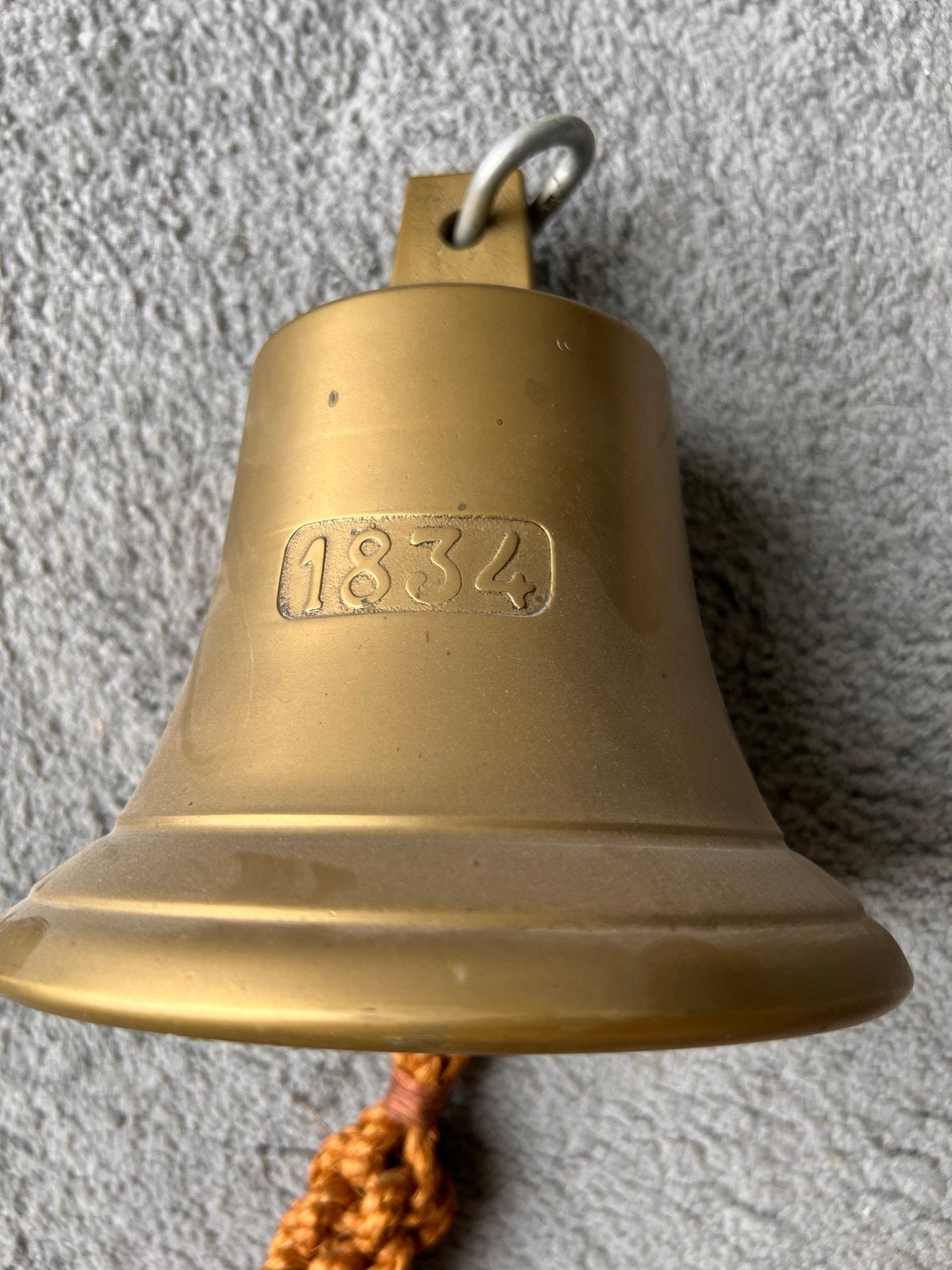 Antieke Messing Scheepsbel met Jaartal 1834 en Embleem, Antiek en Kunst, Ophalen of Verzenden