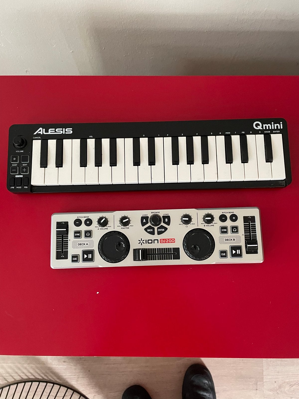 ION DJ2GO DJ Controller en Alesis Qmini MIDI Keyboard, Ophalen of Verzenden, Gebruikt, Dj-set, Overige merken