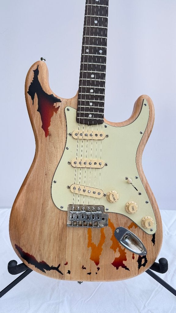 Rory Gallagher Stratocaster met Fender CS loaded pick guard, Ophalen of Verzenden, Zo goed als nieuw, Solid body, Fender