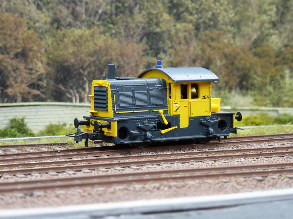 H0 DC Roco serie NS200/300 (264) IV/V Sik digitaal, Hobby en Vrije tijd, Modeltreinen | H0, Zo goed als nieuw, Locomotief, Gelijkstroom