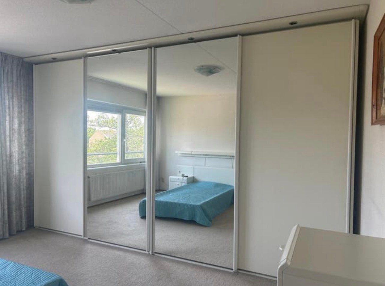 gratis Kast met verlichting 4 meter breed, Ophalen, Zo goed als nieuw, 25 tot 50 cm, 200 cm of meer