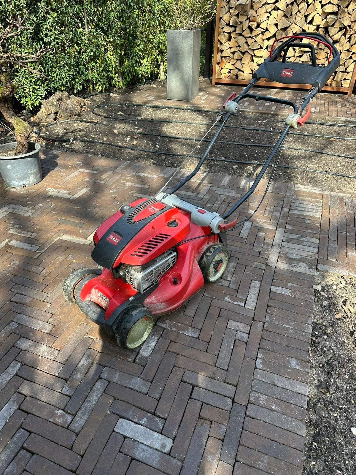 Zelfrijdende Toro 43, semi professioneel, opvang of recyclen, Tuin en Terras, Grasmaaiers, Zo goed als nieuw, Benzine-grasmaaier