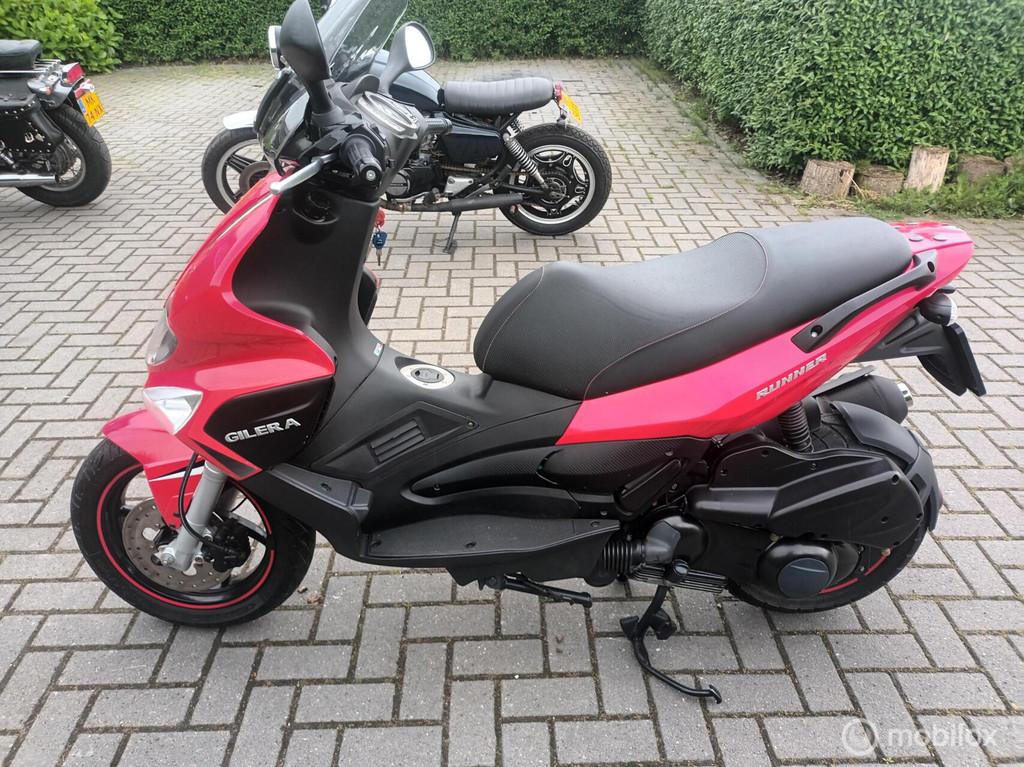 Topstaat Giilera Runner 125 2010 8350 km Inruil Kan!, 198 cc, Scooter, Bedrijf, 11 kW of minder