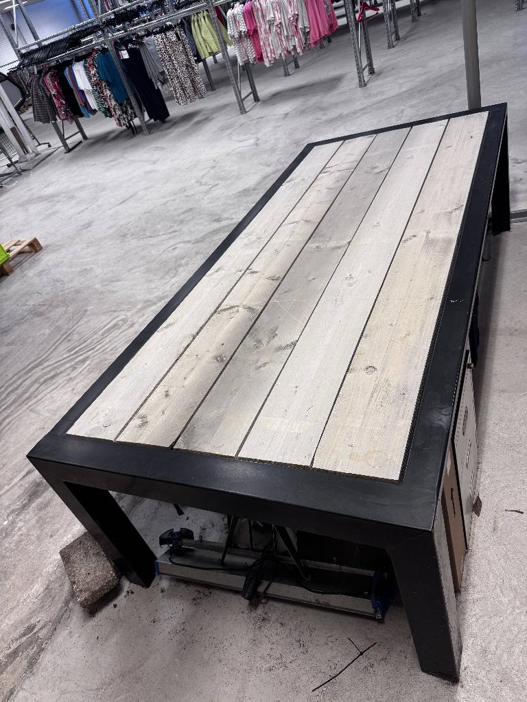Op maat gemaakte tuintafel, Ophalen, Gebruikt, Rechthoekig, Metaal