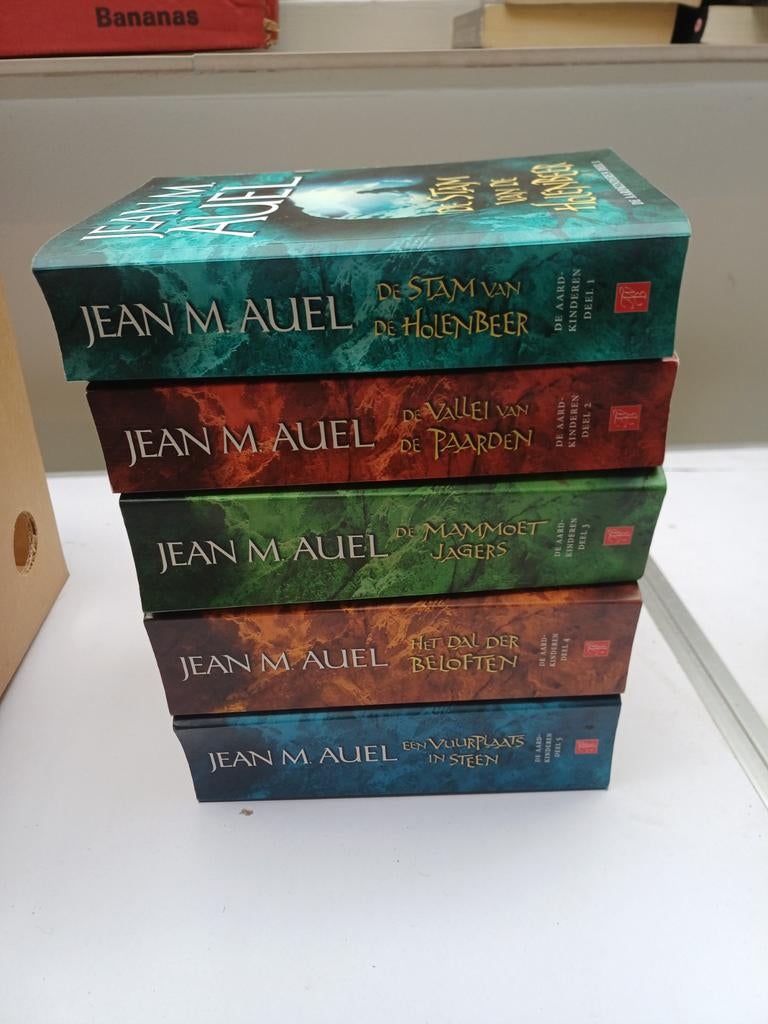 De aardkinderen 1 tm 5, Boeken, Fantasy, Ophalen of Verzenden, Gelezen, Jean M. Auel