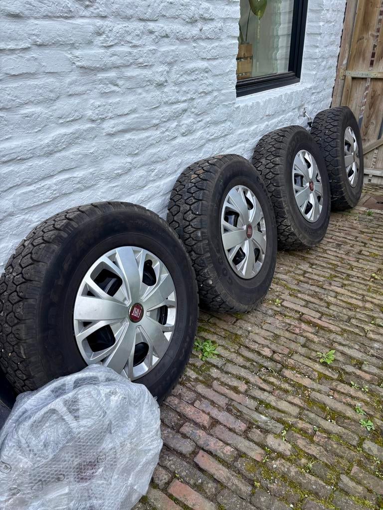 Set van 4 winterbanden Good Year 225/75R16C, Ophalen