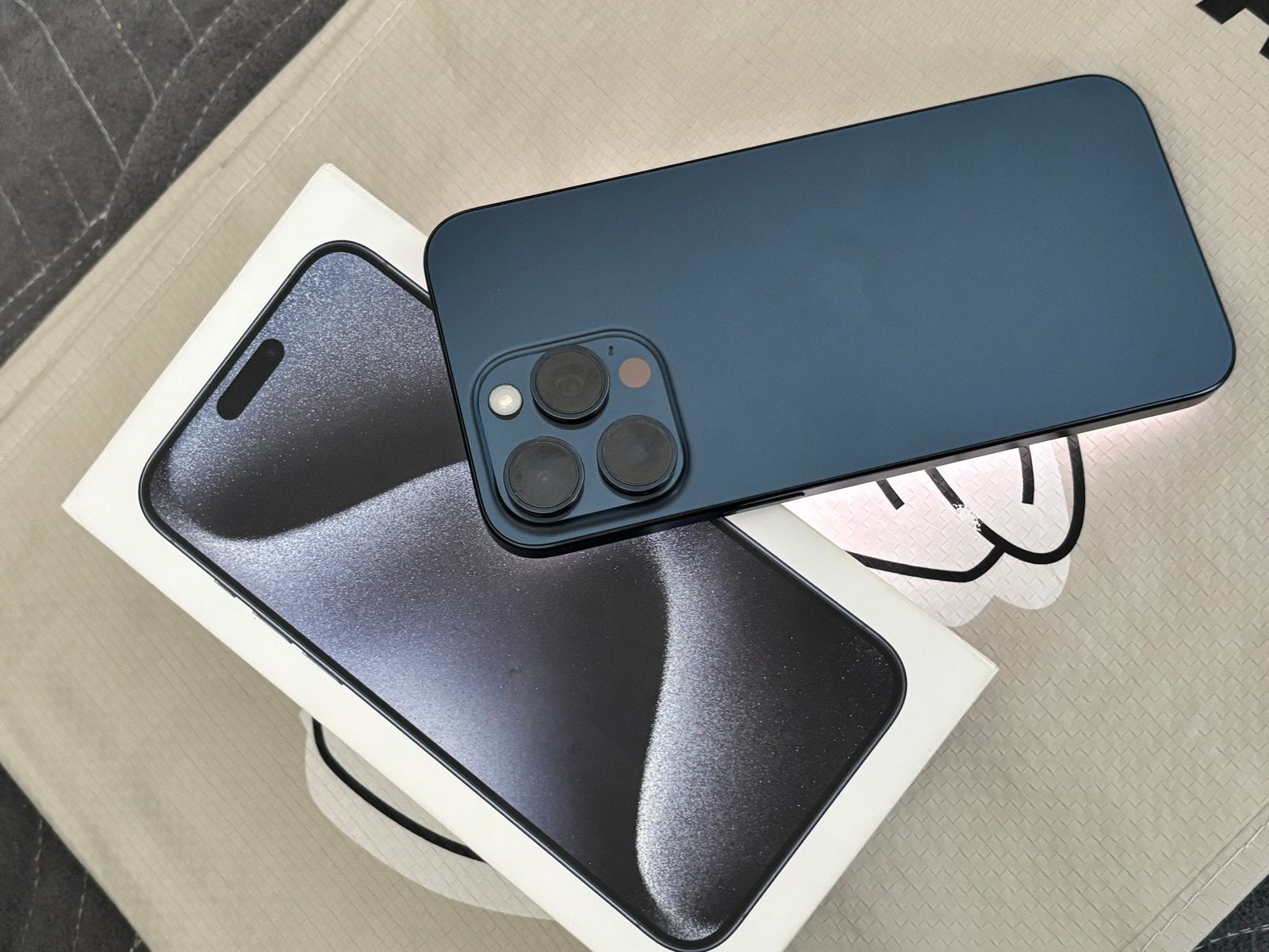 iPhone 15 Pro Max 1TB Blauw - Zo goed als nieuw, Blauw, IPhone 15 Pro Max, 1 TB, Ophalen of Verzenden