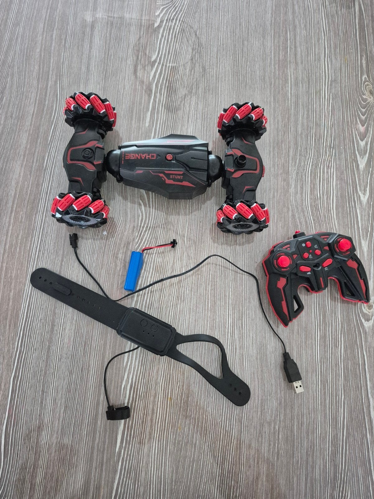 RC Stunt Auto met Afstandsbediening en Polsbediening, Elektro, Auto offroad, Ophalen of Verzenden, Zo goed als nieuw