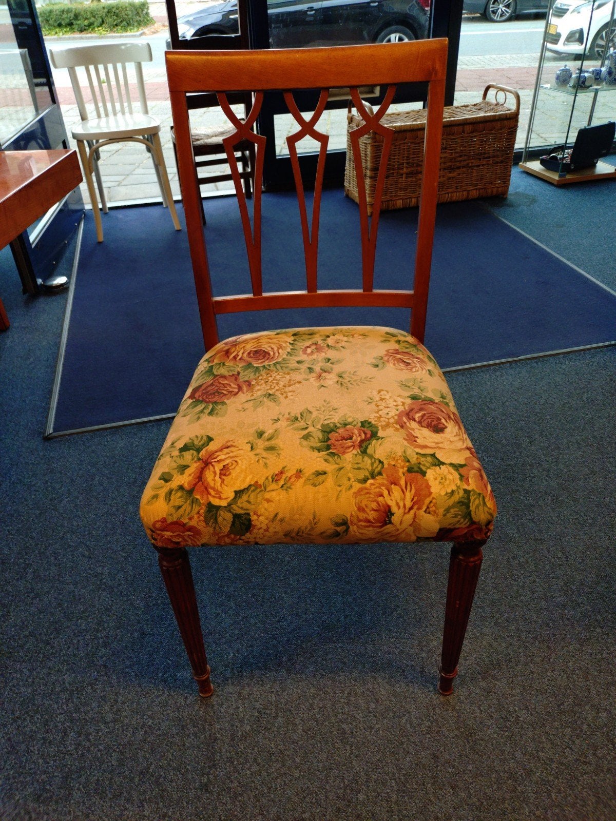 4 Klassieke houten stoelen met bloemenbekleding, Ophalen