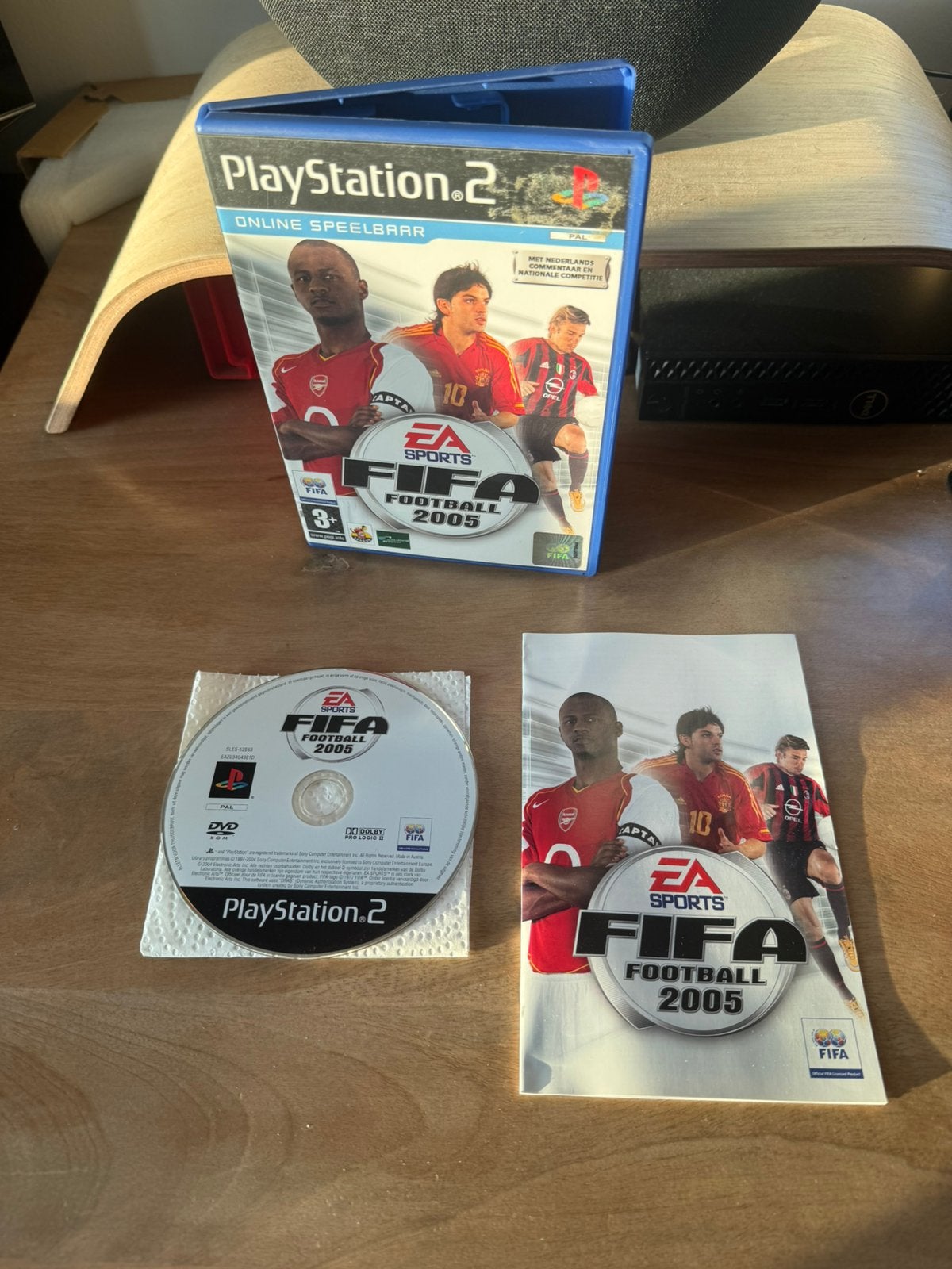 Fifa Football 2005 - PlayStation 2, Ophalen of Verzenden, Zo goed als nieuw, Sport, 3 spelers of meer