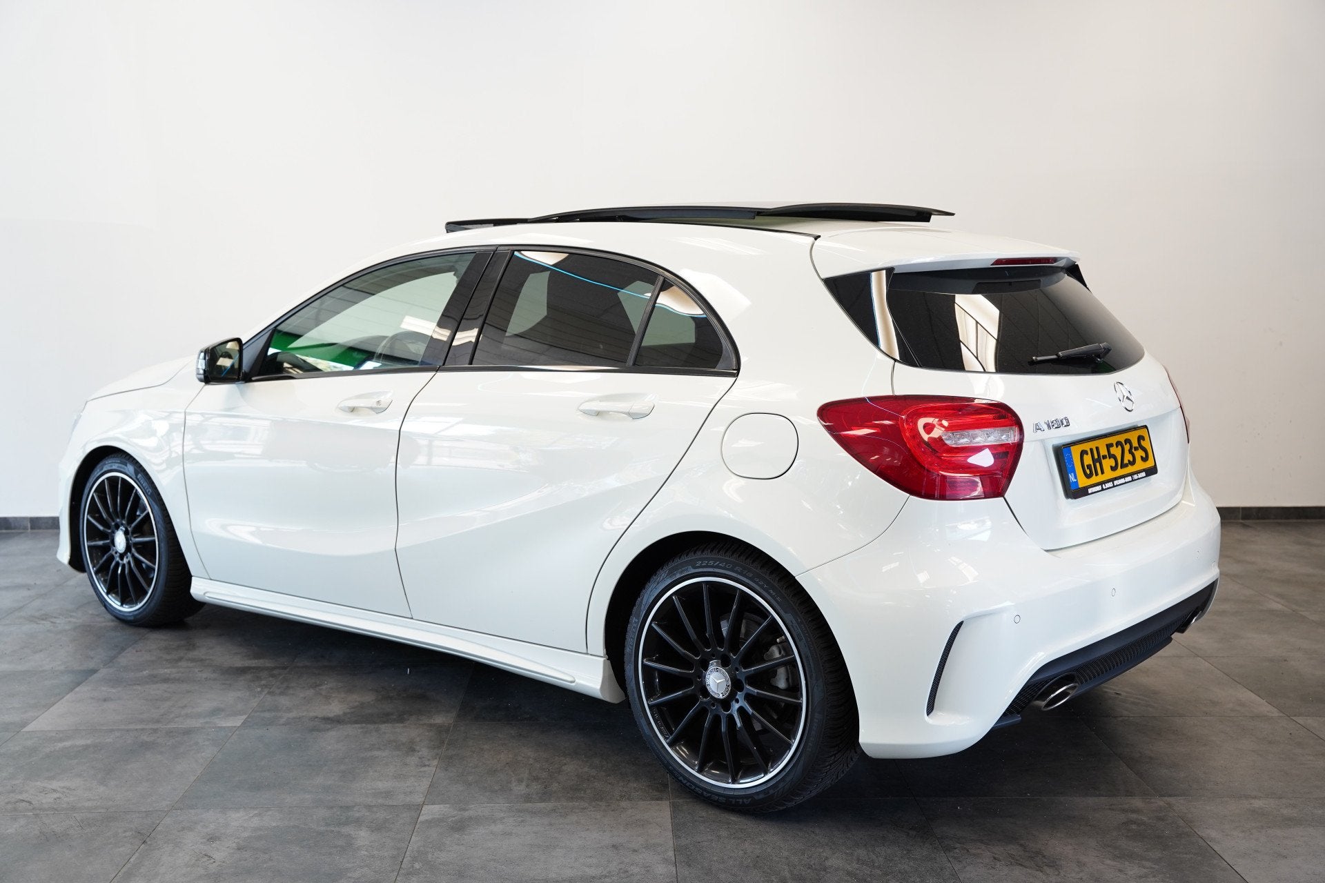 Mercedes-Benz A-Klasse 180 Ambition Navi Panoramadak PDC NAP, Auto's, Stof, Gebruikt, 4 cilinders, 19 km/l