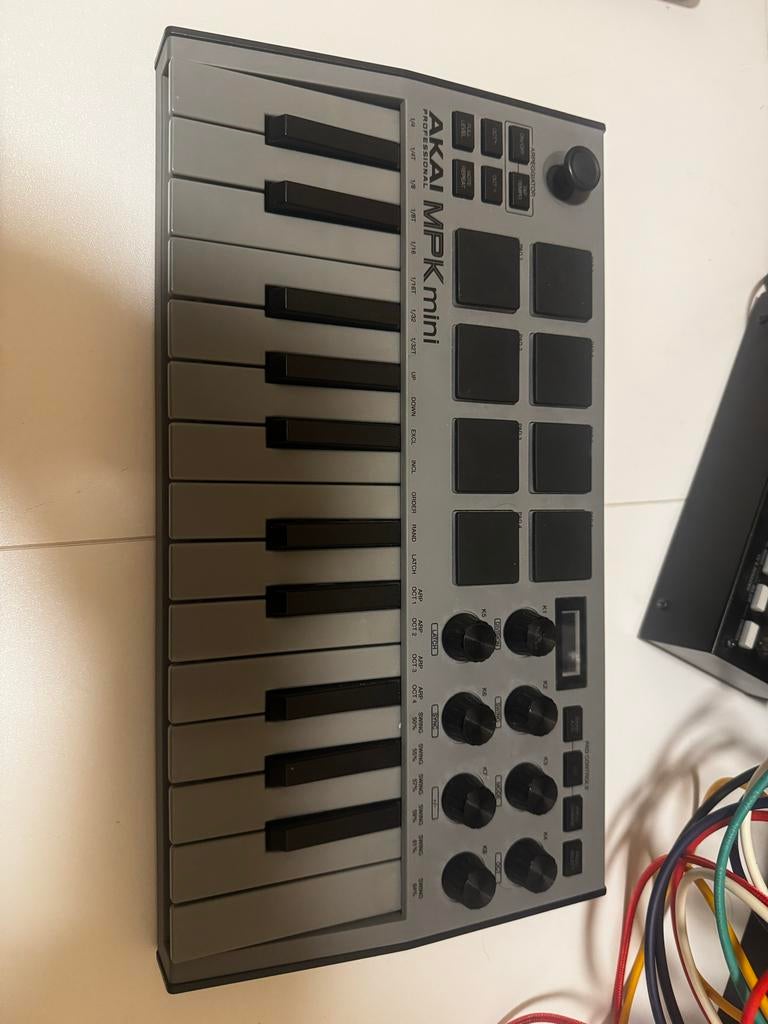 AKAI MPK mini MIDI-keyboard/controller, Muziek en Instrumenten, Keyboards, Overige merken, Midi-aansluiting, Zo goed als nieuw