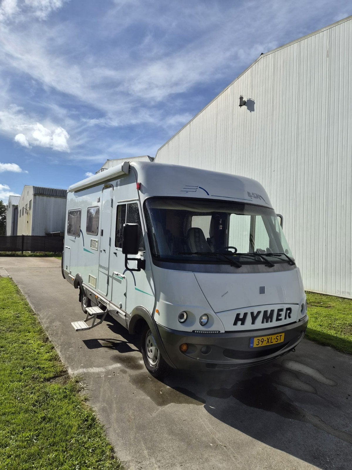 Hymer B-574 camper met nieuwe voortent en omvormer, Rondzit, Frans bed, Particulier, Hymer
