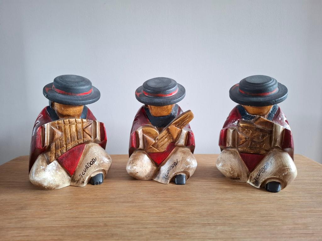 Handgemaakte beschilderde houten sculpturen uit Ecuador, Antiek en Kunst, Houtsnijwerk, Minder dan 20 cm, Ophalen of Verzenden