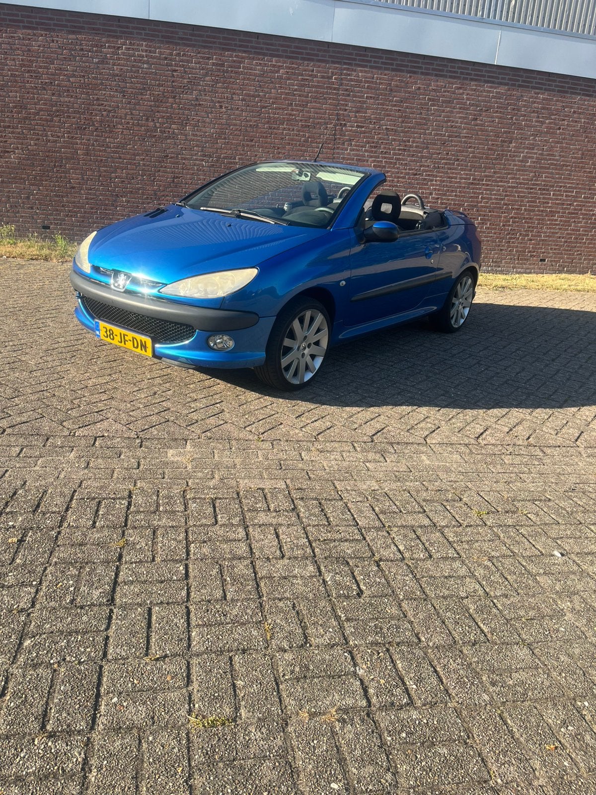 Peugeot 206 cc 1.6 16v 17 inch velgen cabrio met lange apk., Voorwielaandrijving, 4 cilinders, Origineel Nederlands, 1200 kg