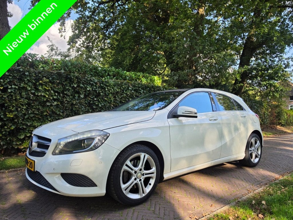 Mercedes-Benz A-Klasse 180 Ambition (bj 2013), Auto's, Gebruikt, Euro 6, 4 cilinders, Leder en Stof