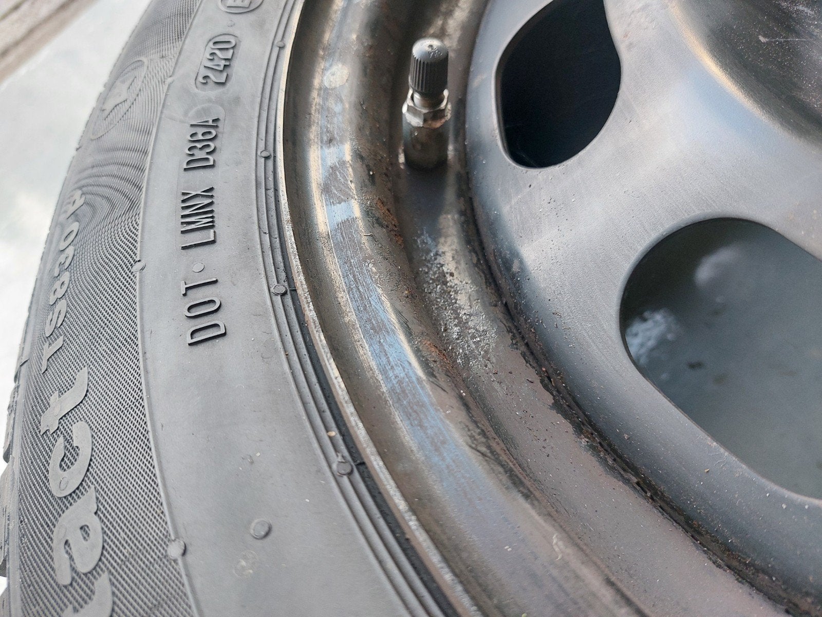 Set winterbanden op stalen velgen tbv BMW, 15 inch, Banden en Velgen, 195 mm, Winterbanden