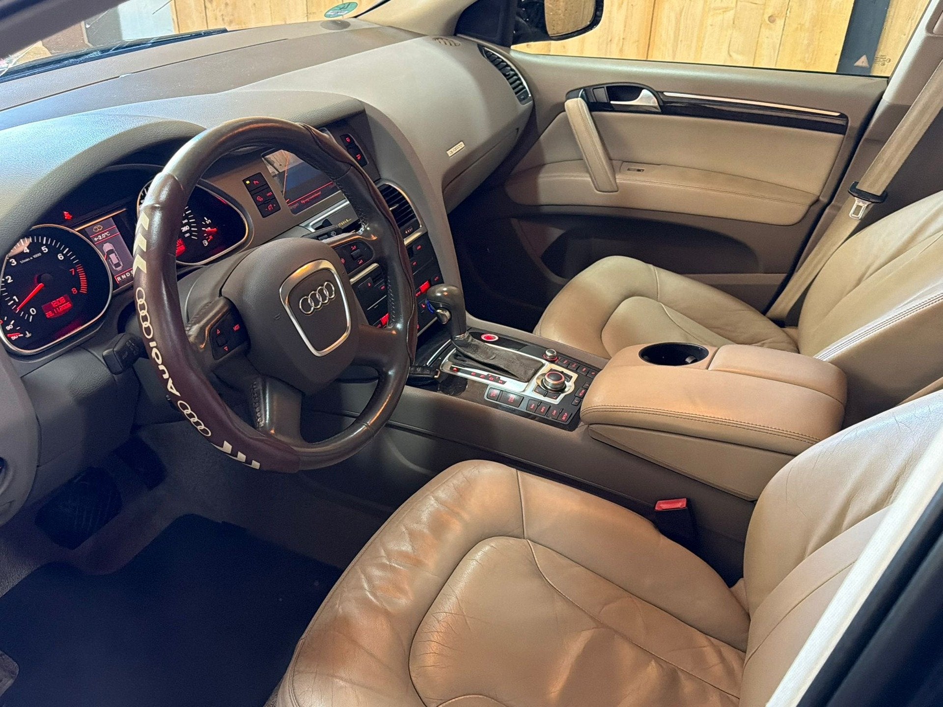 Audi Q7 4.2 FSI quattro 5+2 2006 Zwart BTW 7-Persoons, Auto's, Automaat, Gebruikt, 8 cilinders, 2245 kg