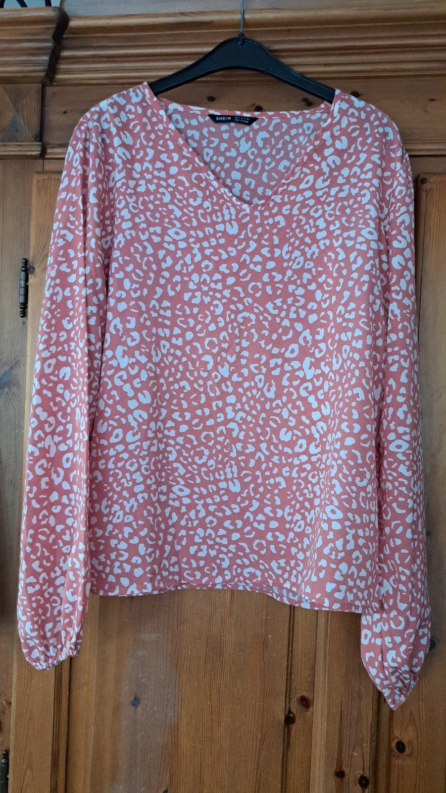 Shein Blouse met Luipaardprint - Maat S, Kleding | Dames, T-shirts, Ophalen of Verzenden, Zo goed als nieuw, Lange mouw, Roze