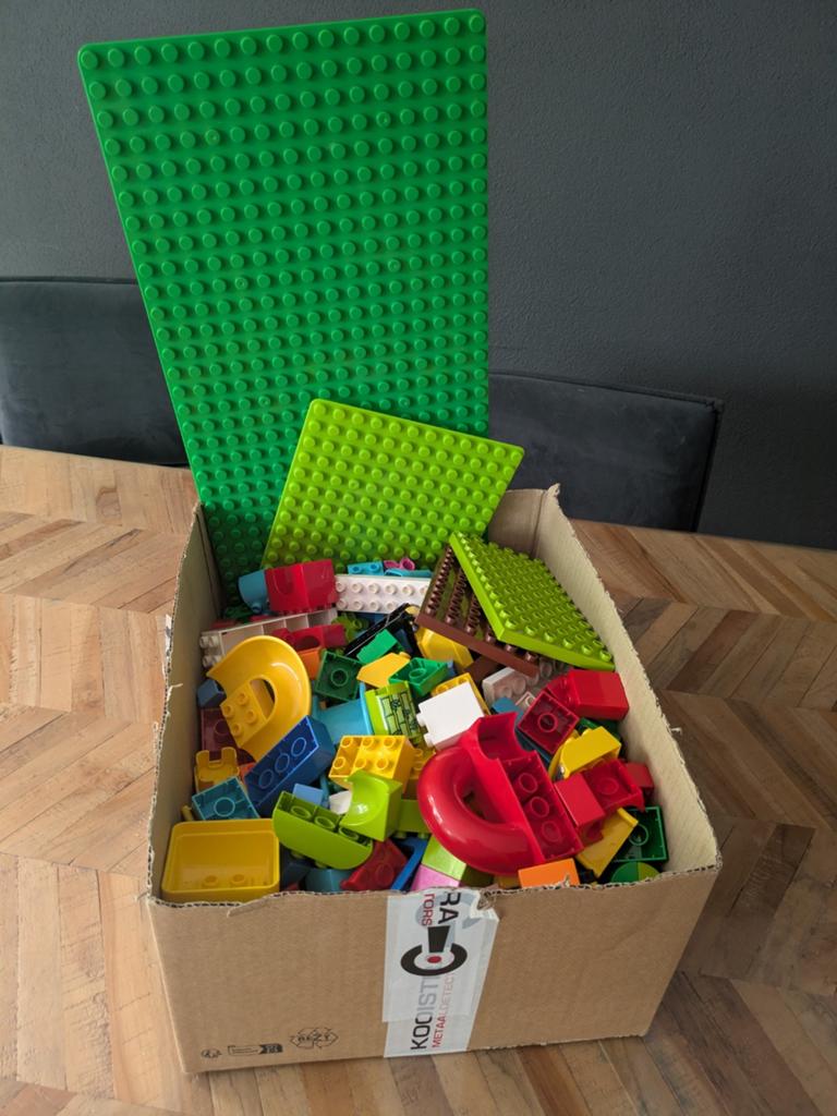 Grote doos met diverse Duplo blokken en grondplaten, Gebruikt, Inclusief extra onderdelen, Ophalen of Verzenden, Duplo